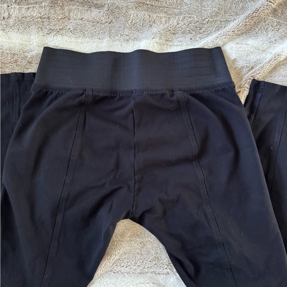 Loft leggings with stretchy waist and slimming piping.  Sz L - Picture 4 of 5